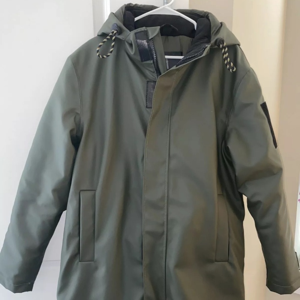Rains (drip, drip, drip) above the knee, size large, waterproof  glacial parka!